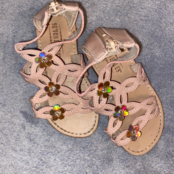 Seychelles Light Pink Strappy Flower Design Sandals Size 8M - Picture 2 of 5